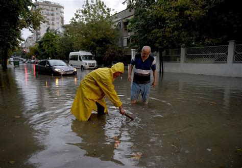 İ­s­t­a­n­b­u­l­­d­a­ ­ş­i­d­d­e­t­l­i­ ­y­a­ğ­ı­ş­ ­-­ ­S­o­n­ ­D­a­k­i­k­a­ ­H­a­b­e­r­l­e­r­
